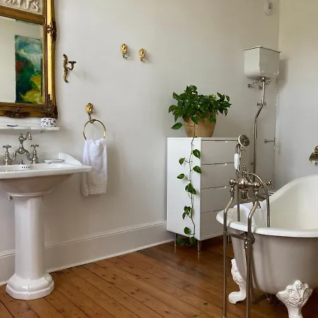 Chateau Isigny: Boutique Near Mont Saint Michel Bed & Breakfast