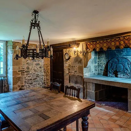 Chateau Isigny, Ideal Pour Les Familles Avec Enfants Et Les Animaux De Compagnie, Situe A Proximite Du Mont Saint-Michel Bed & Breakfast 4*