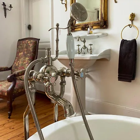 Chateau Isigny, Petit Et Secret Des Chateaux De Charme 4* Isigny-le-Buat