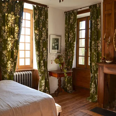Bed & Breakfast Chateau Isigny, Ideal Pour Les Familles Avec Enfants Et Les Animaux De Compagnie, Situe A Proximite Du Mont Saint-Michel Isigny-le-Buat