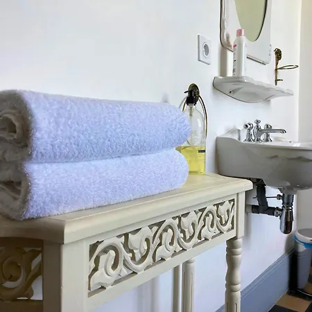 Chateau Isigny: Boutique Near Mont Saint Michel Isigny-le-Buat