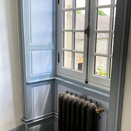 Chateau Isigny, Ideal Pour Les Familles Avec Enfants Et Les Animaux De Compagnie, Situe A Proximite Du Mont Saint-Michel Bed & Breakfast