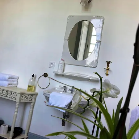 Chateau Isigny: Boutique Near Mont Saint Michel Bed & Breakfast Isigny-le-Buat