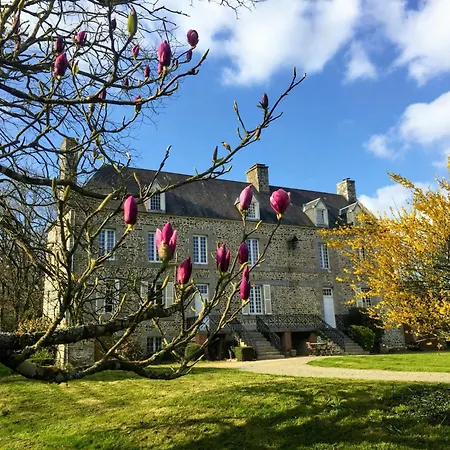 Chateau Isigny, Sejour En Famille, Enfants & Chiens Bienvenus, Family Holidays, Children & Dogs Welcome Bed & Breakfast Isigny-le-Buat