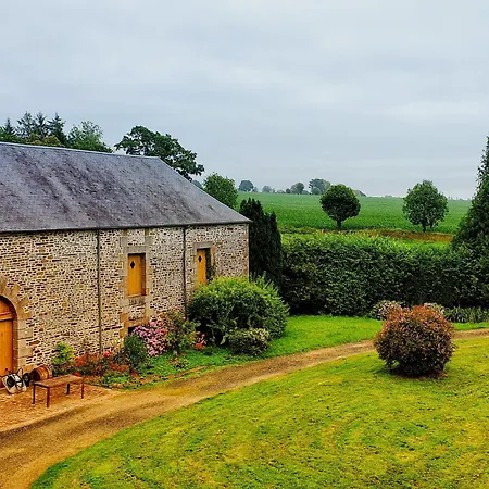 Bed & Breakfast Chateau Isigny, Sejour En Famille, Enfants & Chiens Bienvenus, Family Holidays, Children & Dogs Welcome Isigny-le-Buat