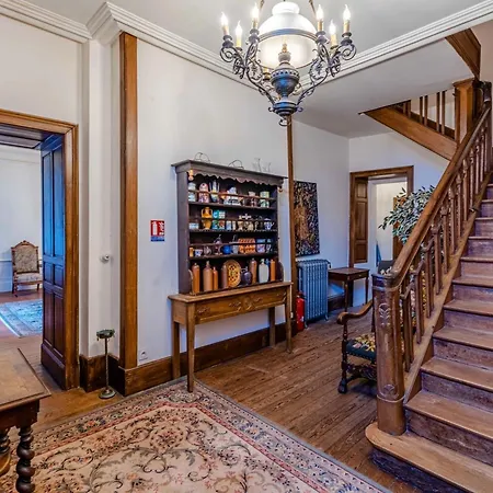 Chateau Isigny, Sejour En Famille, Enfants & Chiens Bienvenus, Family Holidays, Children & Dogs Welcome 3* Isigny-le-Buat