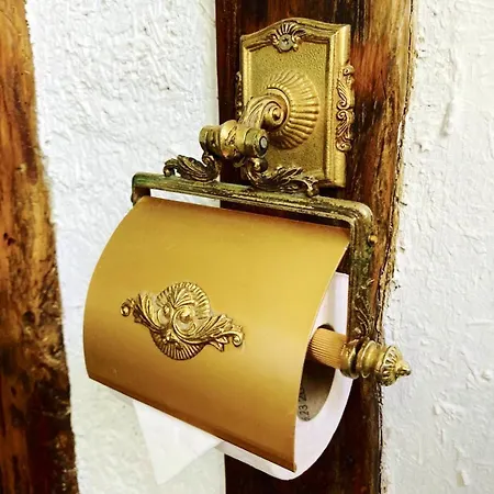 Chateau Isigny, Sejour En Famille, Enfants & Chiens Bienvenus, Family Holidays, Children & Dogs Welcome Isigny-le-Buat