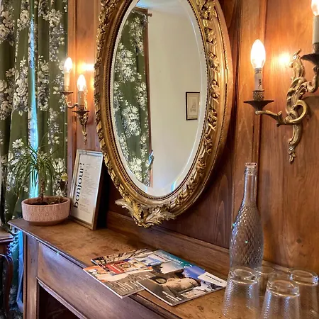 Bed & Breakfast Chateau Isigny, Sejour En Famille, Enfants & Chiens Bienvenus, Family Holidays, Children & Dogs Welcome