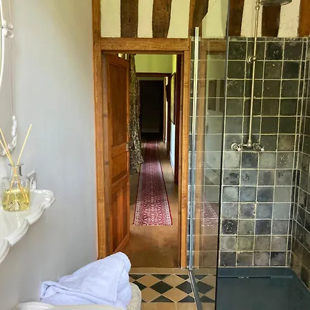 Chateau Isigny, Sejour En Famille, Enfants & Chiens Bienvenus, Family Holidays, Children & Dogs Welcome לינה וארוחת בוקר