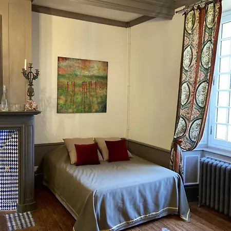 Chateau Isigny, Sejour En Famille, Enfants & Chiens Bienvenus, Family Holidays, Children & Dogs Welcome לינה וארוחת בוקר 3*