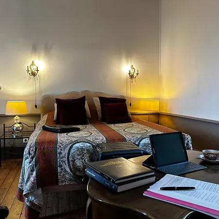 Chateau Isigny, Sejour En Famille, Enfants & Chiens Bienvenus, Family Holidays, Children & Dogs Welcome לינה וארוחת בוקר Isigny-le-Buat