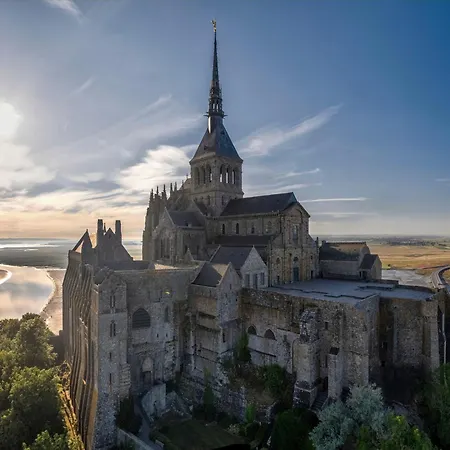 Chateau D Isigny Sejour Romantique Et Nature Pres Du Mont-Saint-Michel فندق مبيت وإفطار 3*