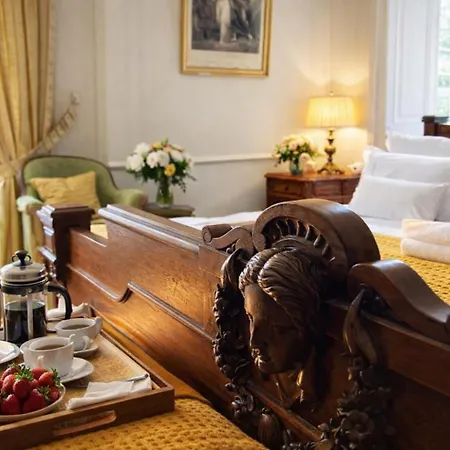 Chateau Isigny: Boutique Near Mont Saint Michel