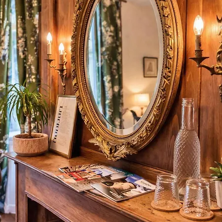 Chateau Isigny: Boutique Near Mont Saint Michel Bed & Breakfast Isigny-le-Buat