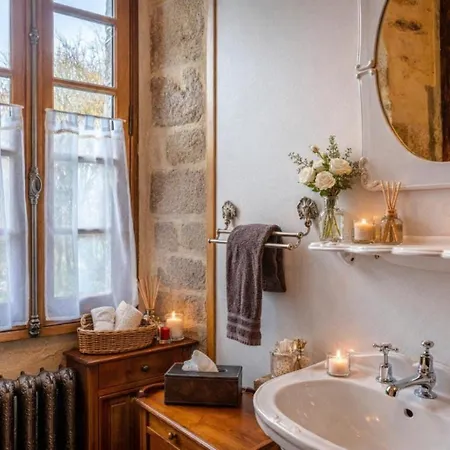 Bed & Breakfast Chateau Isigny: Boutique Near Mont Saint Michel Isigny-le-Buat