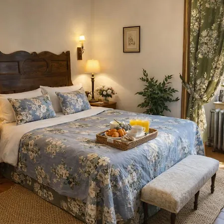 Chateau Isigny: Boutique Near Mont Saint Michel Bed & Breakfast Isigny-le-Buat