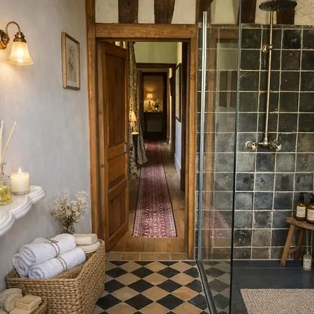 Chateau Isigny: Boutique Near Mont Saint Michel Bed & Breakfast