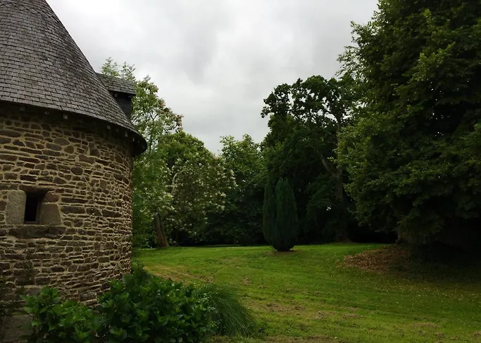 Chateau Isigny: Boutique Near Mont Saint Michel Bed & Breakfast Isigny-le-Buat