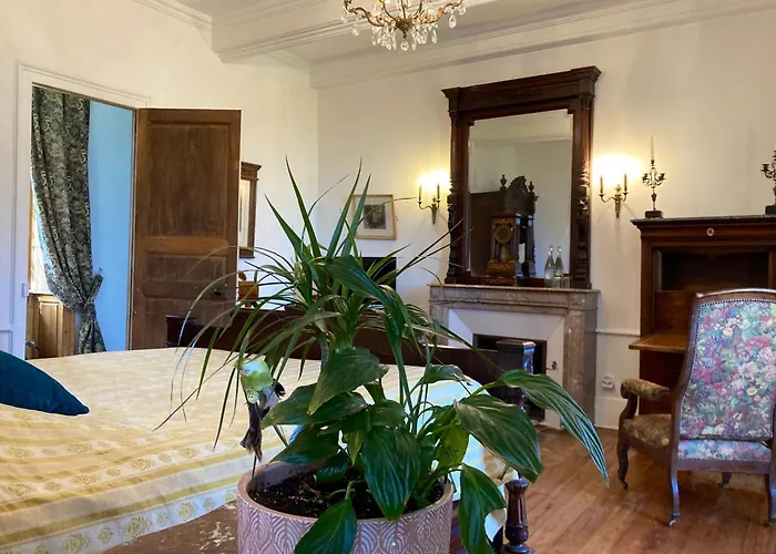 Bed & Breakfast Chateau Isigny: Boutique Near Mont Saint Michel Isigny-le-Buat