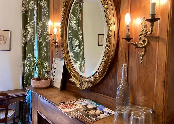 Bed & Breakfast Chateau Isigny: Boutique Near Mont Saint Michel