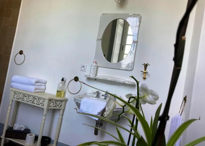 Bed & Breakfast Chateau Isigny: Boutique Near Mont Saint Michel