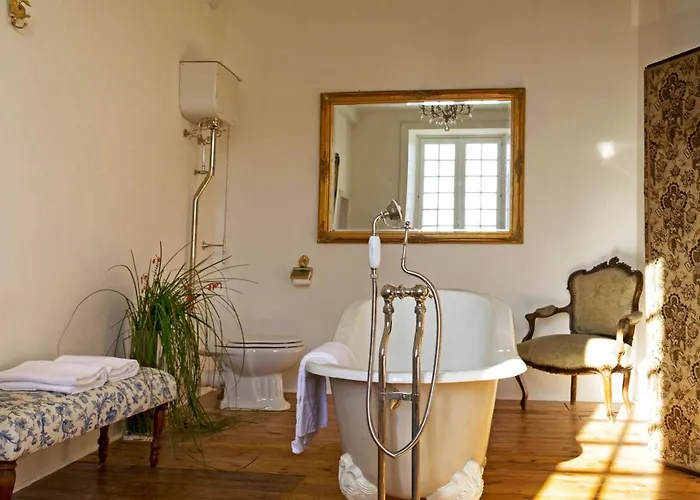 Bed & Breakfast Chateau Isigny: Boutique Near Mont Saint Michel Isigny-le-Buat