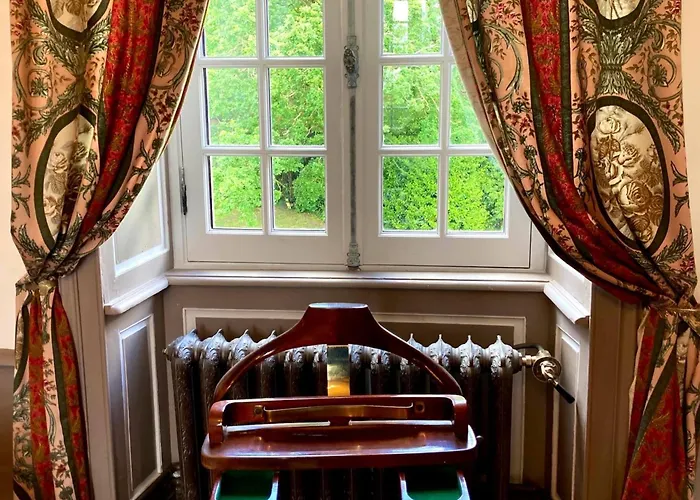 Chateau Isigny: Boutique Near Mont Saint Michel Isigny-le-Buat